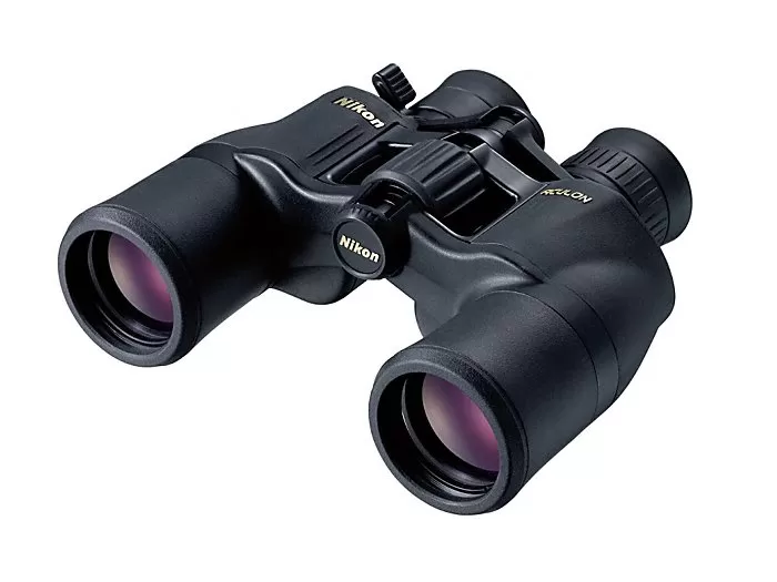 Бинокль Nikon Aculon A211 8-18X42, призмы Porro